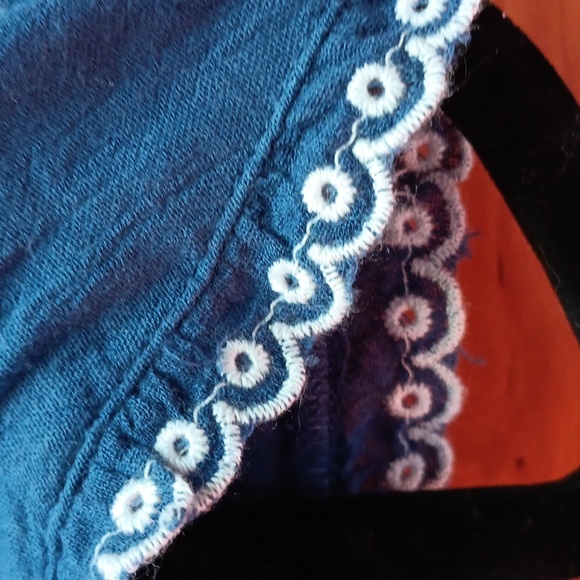 Sundance, cotton, embroidered, sleeveless blouse with beautiful eyelet, - Picture 3 of 8